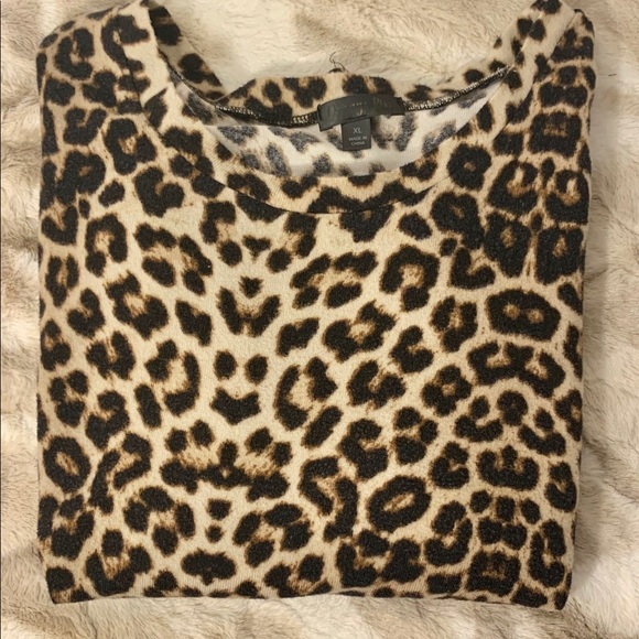orange riss Sweaters - EUC Leopard or Cheetah print sweater XL